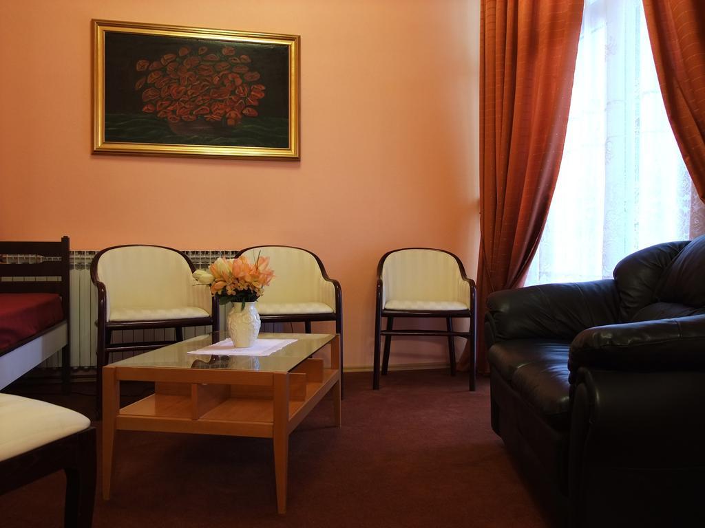 Bed & Breakfast Vila Stanisic Pozega Rum bild